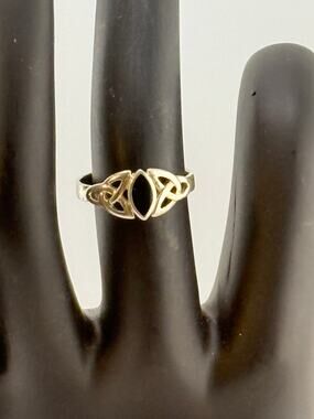 Vintage 925 Sterling Silver Onyx Celtic Style Size 6.5 Ring